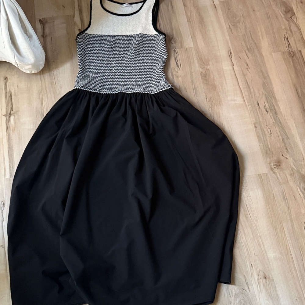 Vestique Cream and Black Knit Top
